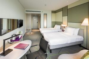 Postel nebo postele na pokoji v ubytování Mercure Hefei Sunac