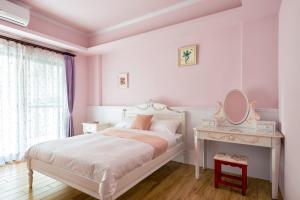 A bed or beds in a room at Iris Guest House