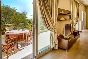 A seating area at Cicada Home
