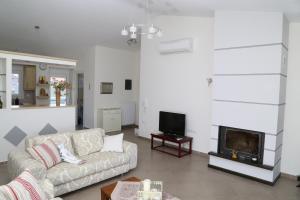 A television and/or entertainment centre at Konstantinos Luxury Apartment