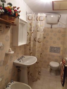 Koupelna v ubytování Casa Tarrini + 37 fotografií