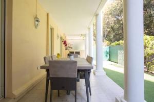 a dining room with a table and chairs at Riviera Home in Mandelieu-La Napoule