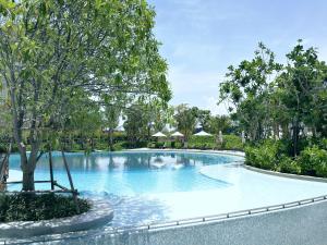 Bazén v ubytování BLU-Pool Access nebo v jeho okolí