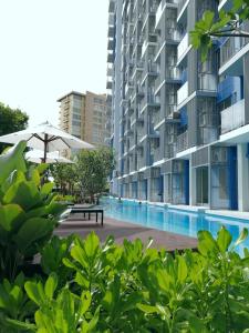 Bazén v ubytování BLU-Pool Access nebo v jeho okolí