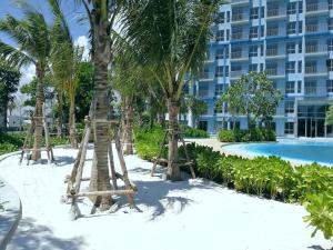 Bazén v ubytování BLU-Pool Access nebo v jeho okolí