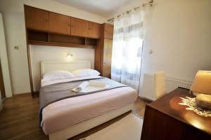 Postel nebo postele na pokoji v ubytování Apartments Dumencic Rab + 37 fotografií
