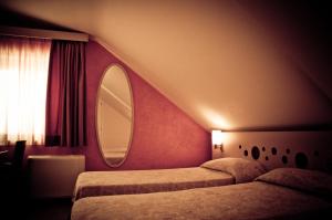 Postel nebo postele na pokoji v ubytování Aerhotel Phelipe
