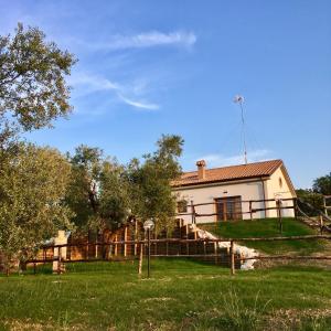a house with a fence in front of a yard at La Goiaba B&B in Senigallia