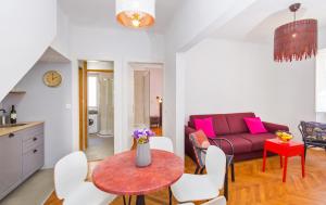 Posedenie v ubytovaní Apartment Dox