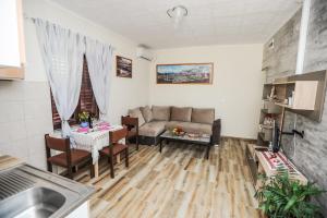 Kuchyň nebo kuchyňský kout v ubytování Apartments Phoenix