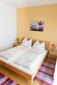 Postel nebo postele na pokoji v ubytování Dorfwirt
