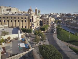 Nespecifikovaný výhled na destinaci Cospicua nebo výhled na město při pohledu z bed and breakfast