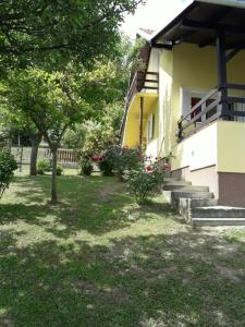 Vonkajšia záhrada v ubytovaní Holiday Home Dora