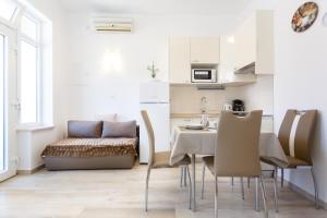 Zdjęcie z galerii obiektu Apartment Rosemary 24 w Krku