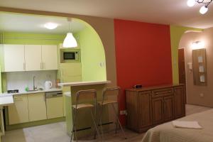 Kuchyňa alebo kuchynka v ubytovaní Apartament Raz Dwa Trzy