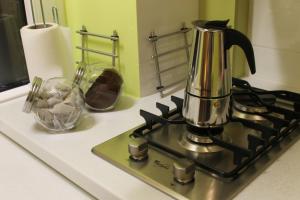 a kitchen stove with a blender on top of it at Apartament Raz Dwa Trzy in Rzeszów