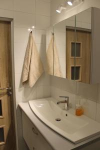 Kúpeľňa v ubytovaní Apartament Raz Dwa Trzy + 28 fotografií