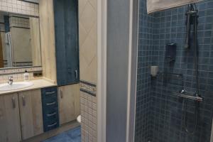 Ένα μπάνιο στο Apartamento Roca Bajondillo +23 φωτογραφίες