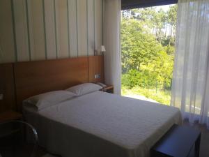Ein Bett oder Betten in einem Zimmer der Unterkunft Hotel Alén do Mar
