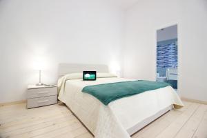 Palazzo d'Auria ApartHotel tesisinde bir odada yatak veya yataklar