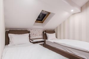 Letto o letti in una camera di Centrum Sobe Rooms Čačak