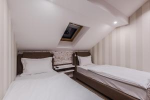 Letto o letti in una camera di Centrum Sobe Rooms Čačak
