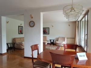 Posedenie v ubytovaní Apartment Nowiniarska near the Old Town