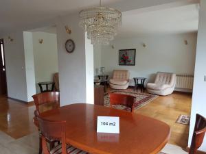 Posedenie v ubytovaní Apartment Nowiniarska near the Old Town