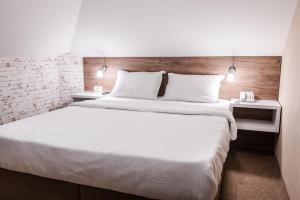 Letto o letti in una camera di Centrum Sobe Rooms Čačak
