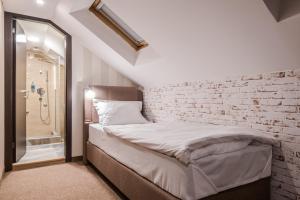 Letto o letti in una camera di Centrum Sobe Rooms Čačak