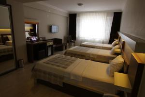 Postel nebo postele na pokoji v ubytování Royal Bilgic Hotel