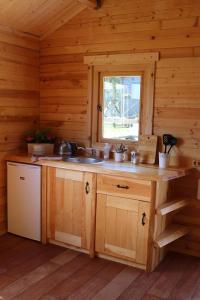 Kuchyň nebo kuchyňský kout v ubytování Camping Noras