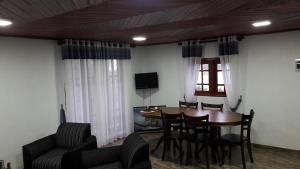 TV a/nebo společenská místnost v ubytování B&B Nuwara eliya