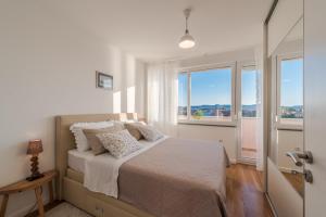 Posteľ alebo postele v izbe v ubytovaní Amazing View Apartment