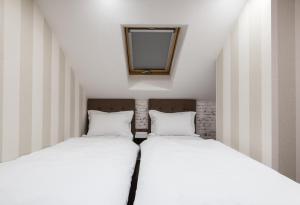Letto o letti in una camera di Centrum Sobe Rooms Čačak