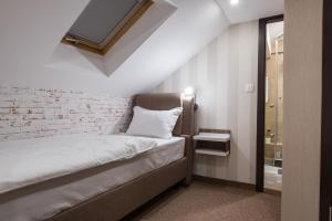 Letto o letti in una camera di Centrum Sobe Rooms Čačak