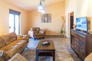 Televizorius ir (arba) pramogų centras apgyvendinimo įstaigoje Apartment Bambo Tre Sorrele
