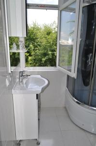 Koupelna v ubytování Guest House Cico + 17 fotografií