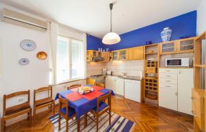 Kuchyň nebo kuchyňský kout v ubytování Apartment Katinka