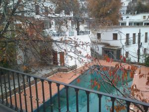 Bazén v ubytování Hostal Rural Poqueira nebo v jeho okolí