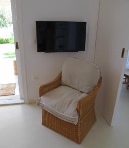 Gallery image of Seafront Calista Beach House With Garden in Glyfada