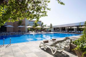 Bazén v ubytovaní Altafulla Mar Hotel alebo v jeho blízkosti