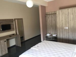 Postel nebo postele na pokoji v ubytování Herges Hotel