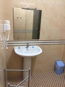 Koupelna v ubytování Herges Hotel