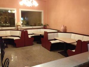 A seating area at Hotel Rivamare Only Room Breakfast