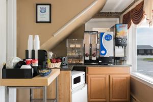 a kitchen with a counter with a coffee maker at Knights Inn Palmyra in Palmyra