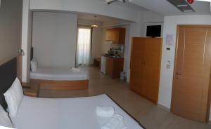 Gallery image of Niriides Studios and Apartments in Paralia Katerinis