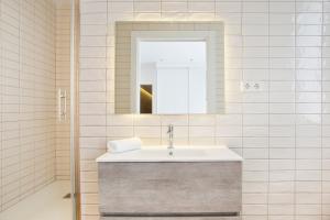 Et badeværelse på Sweet Home Sitges BY BLAUSITGES + 30 billeder