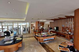 a store with a bunch of food on display at Jasmin Beach Hotel in Gümbet