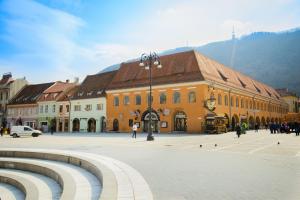 O vedere generală la munți sau o vedere la munte luată de la această pensiune